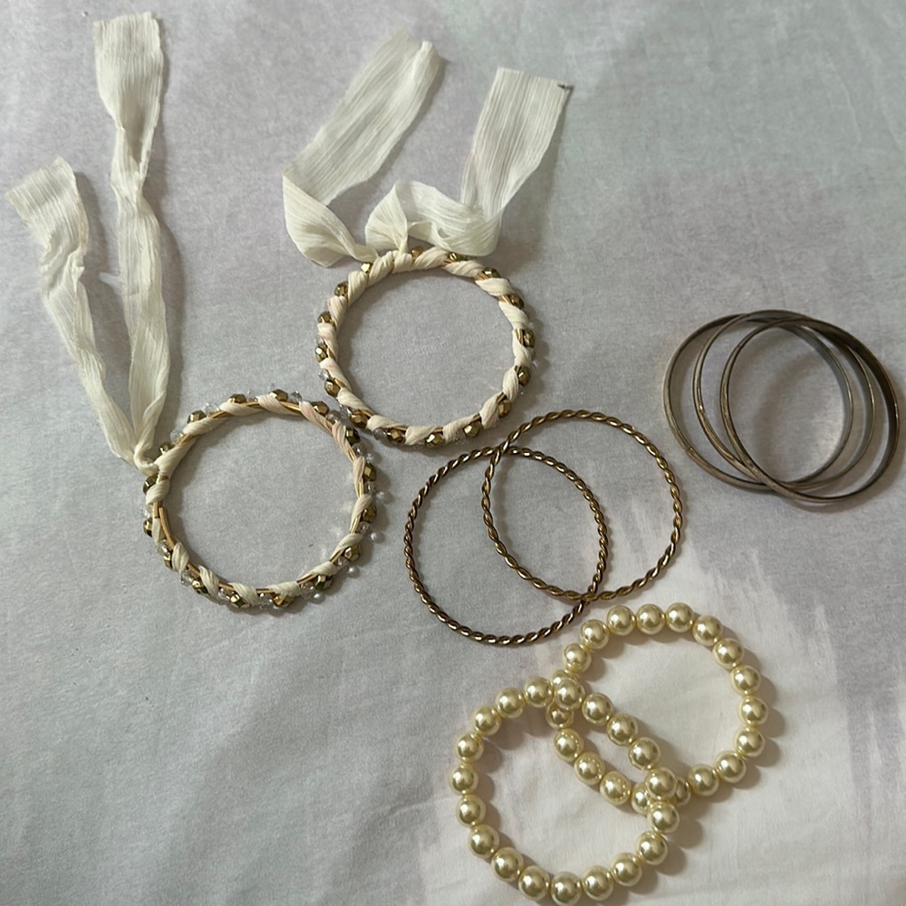 Bracelet set (Includes 9 pieces)
